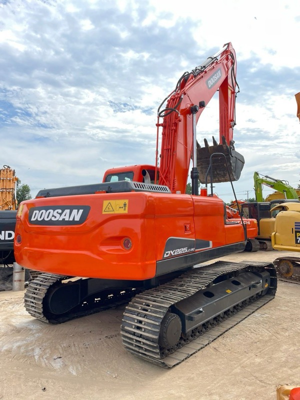 Doosan DX225LC-9C Excavator