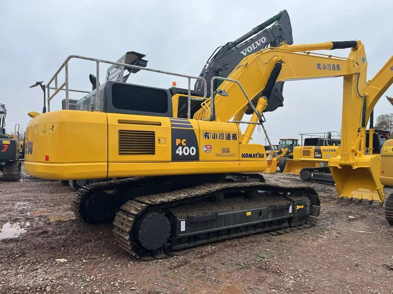 Komatsu PC400 Large Excavator