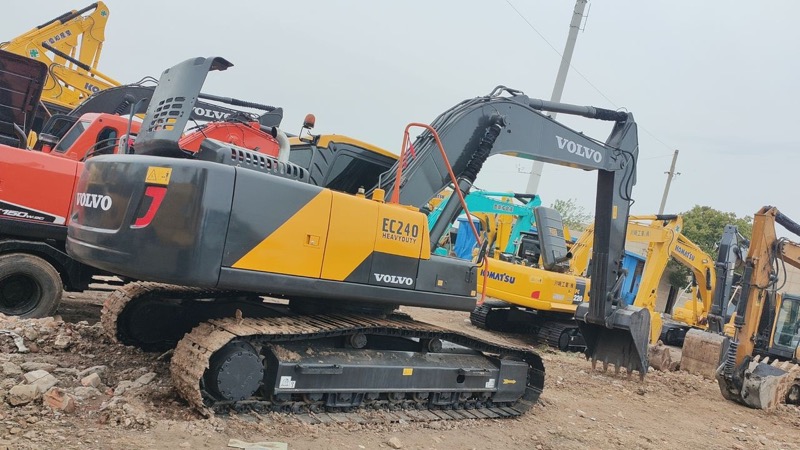 Volvo EC240 Excavator